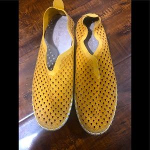 Tulip by Isle Jacobson - Golden Rod size 9 (40) - Gently Worn